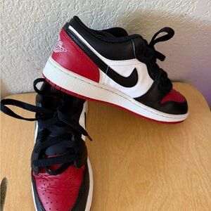 Nike Air Jordan 1 Low - Black White Red